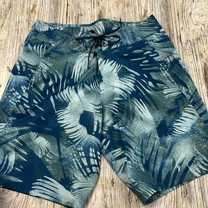 Lululemon Men’s Current State Board Shorts - Size 30 Waist great condition